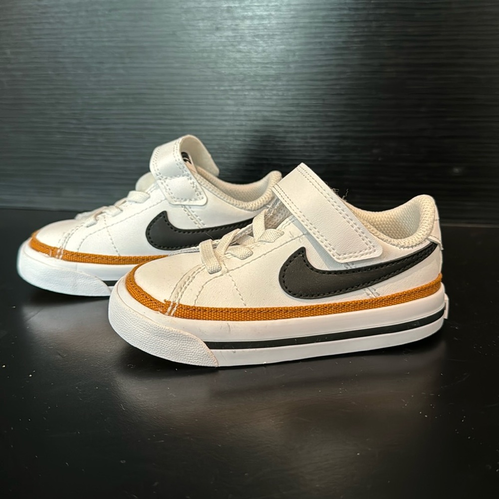 Toddler Nike shoe 6C